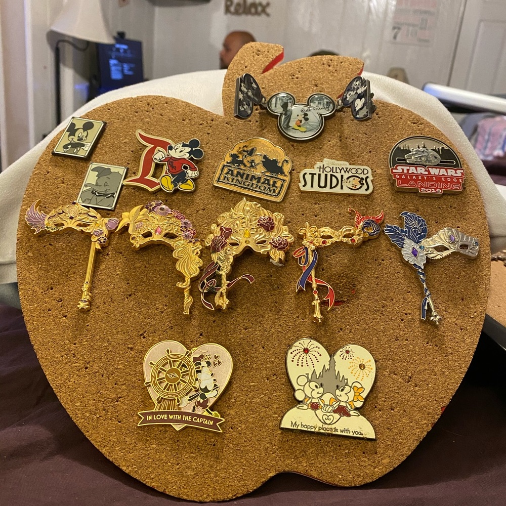Disney trading pins !